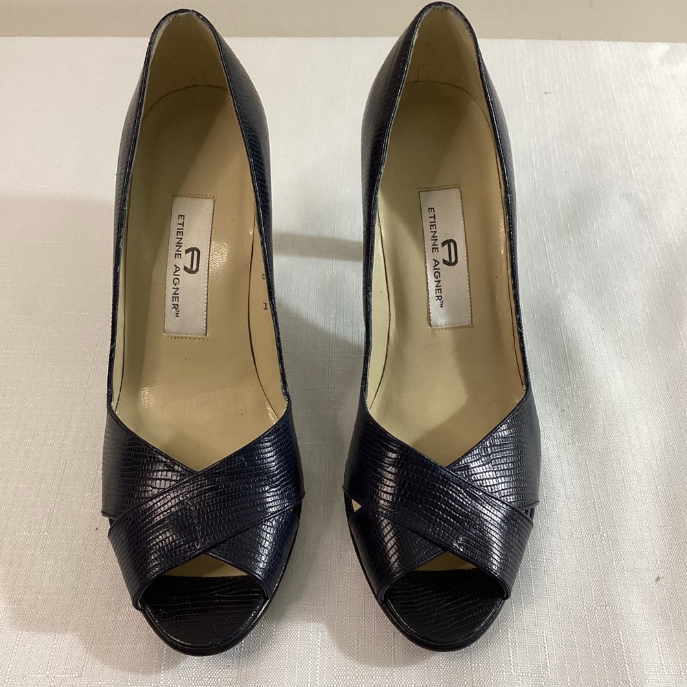 Etienne Aigner Women’s Navy Embossed Leather Peep Toe Heels Size 8 - Picture 3 of 14